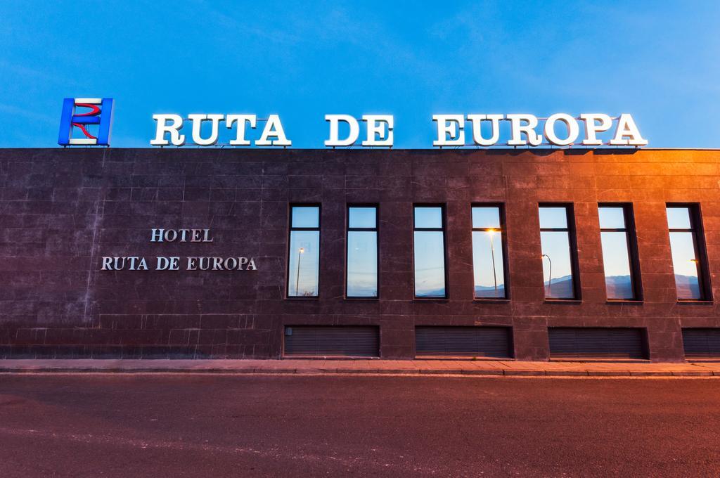 Hotel Ruta De Europa Витория Экстерьер фото